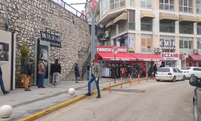 tevfikbey-caddesi-arac-giris-cikisina-kapatildi-3