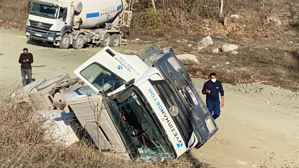 bilecikte-beton mikseri devrildi-bilecik-haber (3)