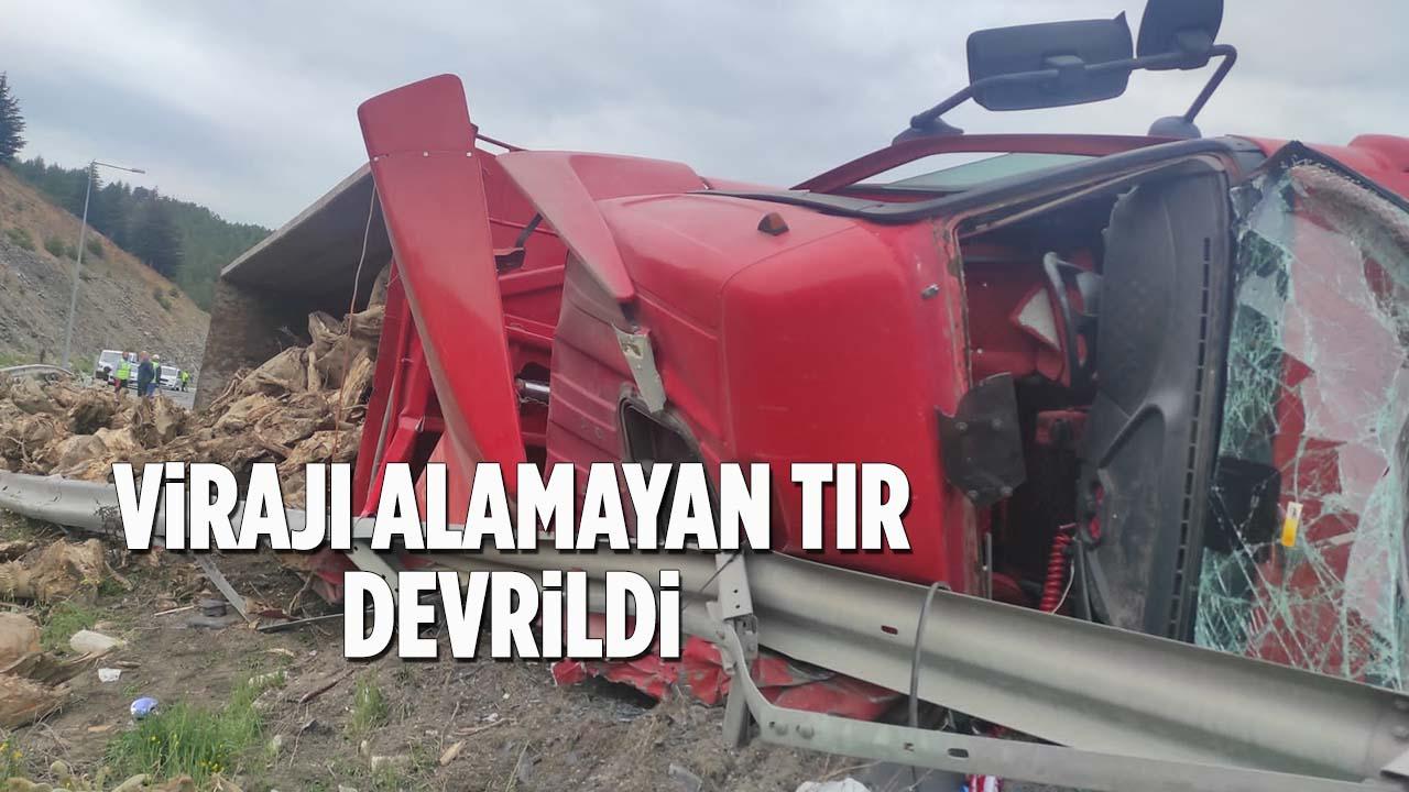 Bilecik’te Virajı Alamayan TIR, Devrildi