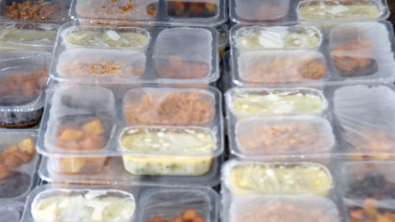 ramazan boyunca dagitilan yemeklerin kutulanmasi-bilecik belediyesi haber