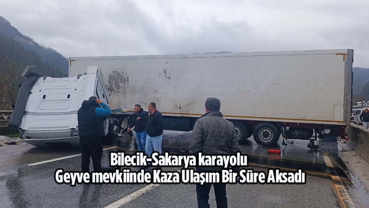 Bilecik-Sakarya karayolu Geyve mevkiinde Kaza Ulaşım Bir Süre Aksadı